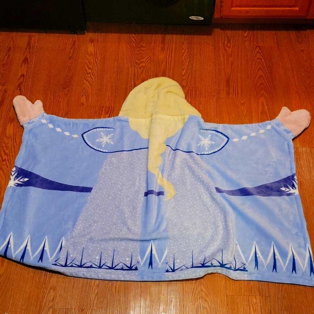 Olaf and Elsa Hooded Blanket. Like New